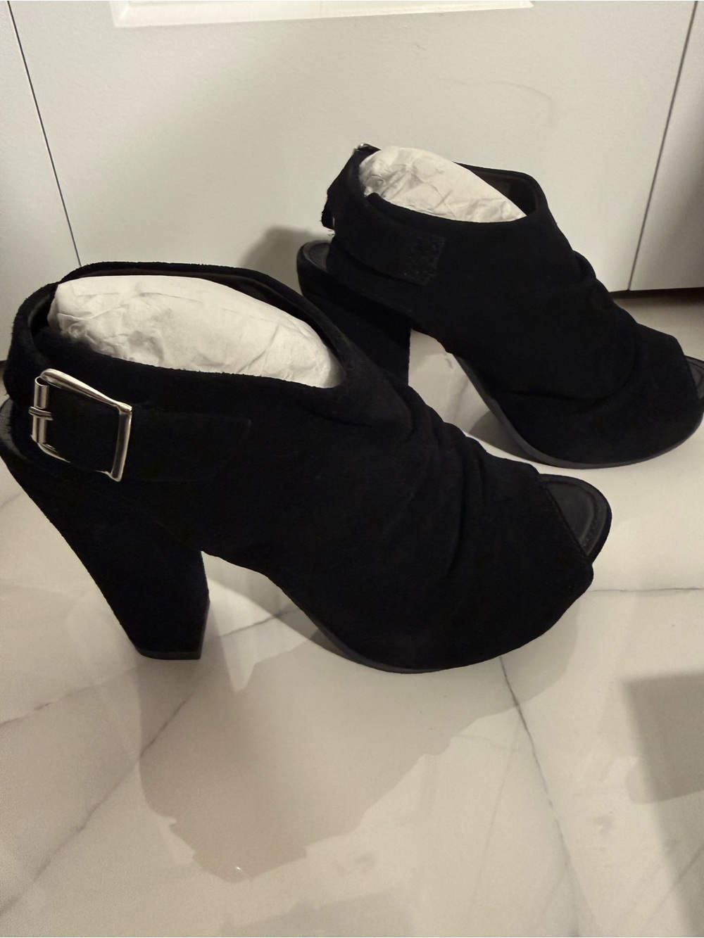 DEENA+OZZY SUEDE WRAP HEEL BLACK SIZE 7.5